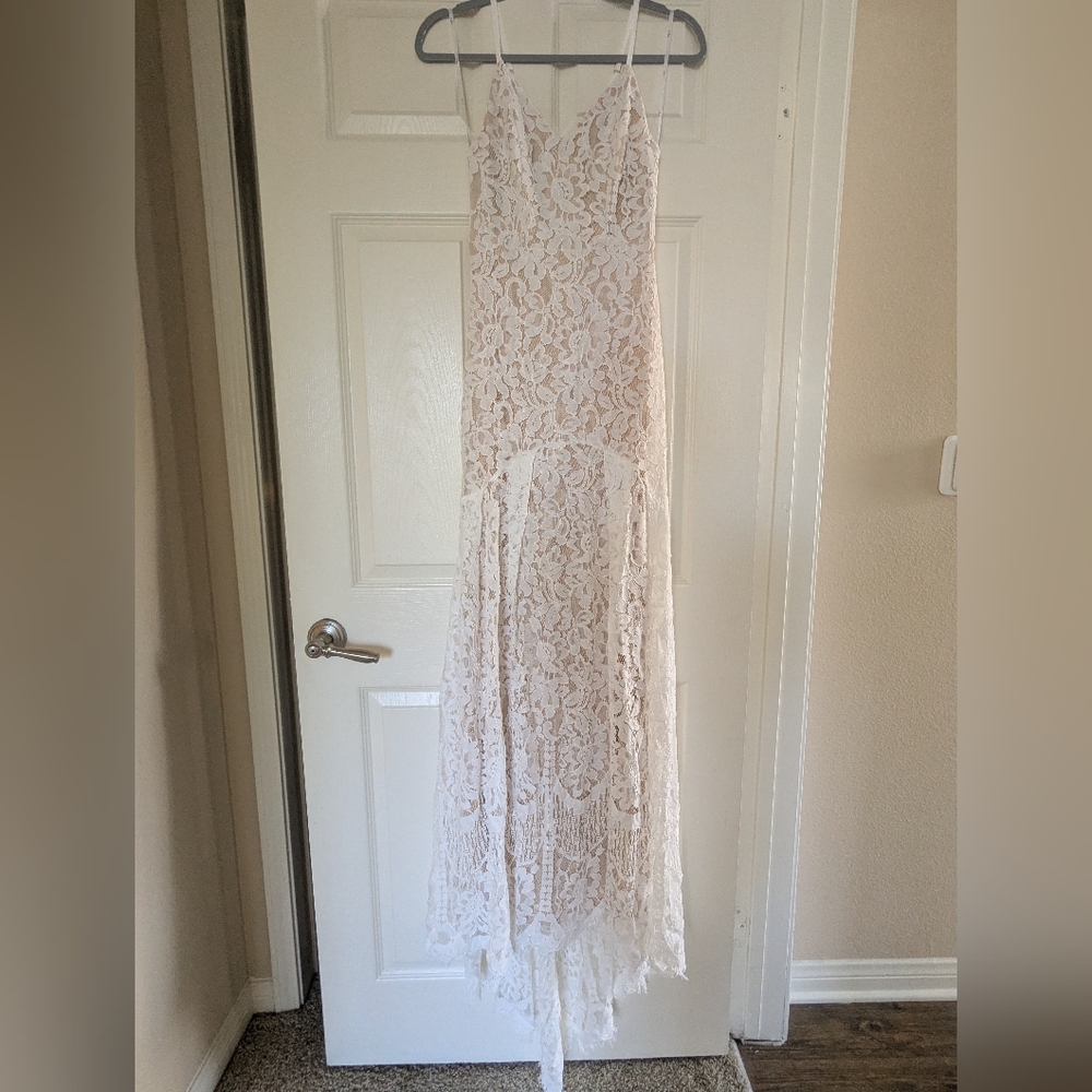 Elegant White Lace Dress - Picture 5 of 10